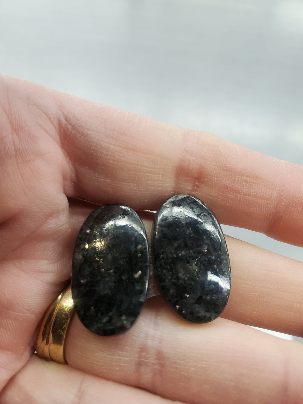 NUUMITE CABOCHON