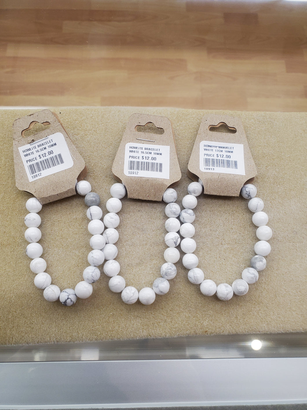 HOWLITE BRACELET
