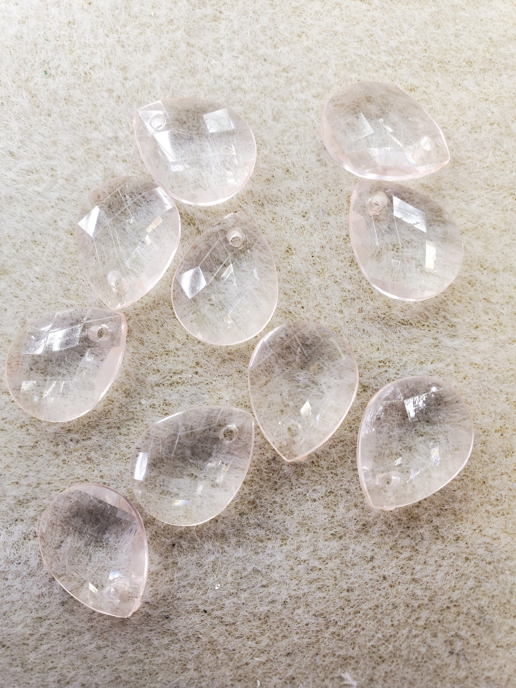 ACRYLIC FACETED DROP