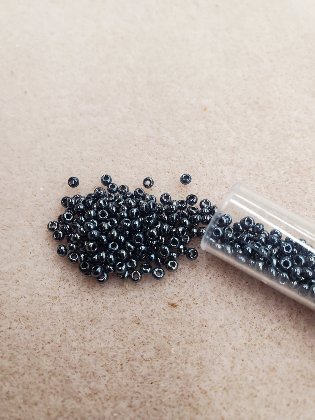 CZ SEED BEAD 10/0 METALLIC GUNMETAL