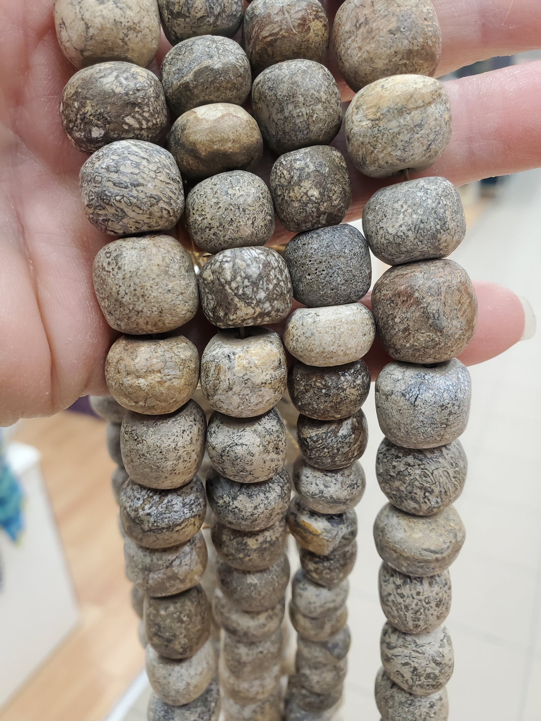 STEGADON BONE BEAD 14-15MM