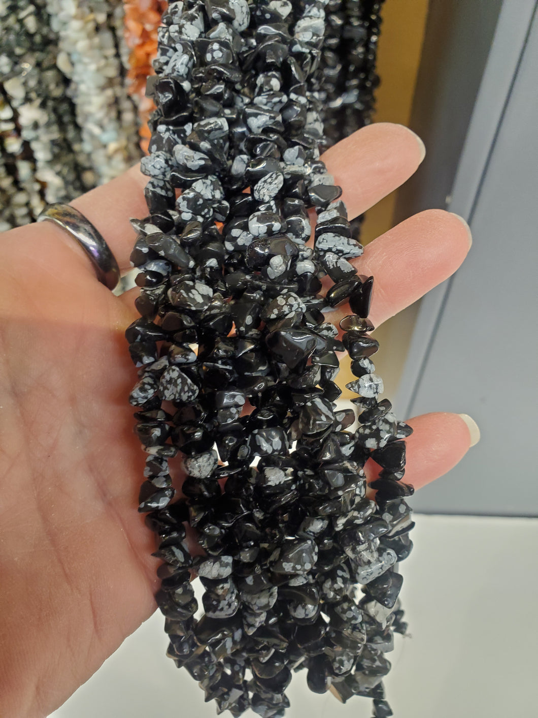 SNOWFLAKE OBSIDIAN CHIPS 5-8X5-8MM