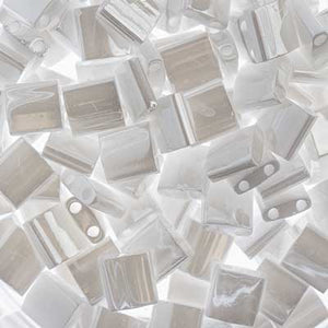 MIYUKI TILA 2-HOLE WHITE PEARL OP 0420