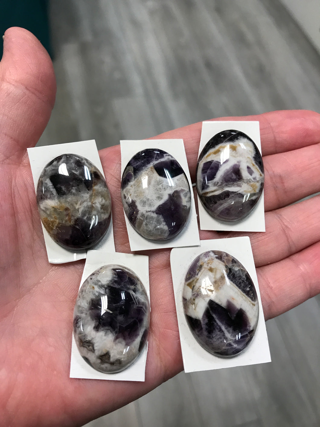 CABOCHON CHEVRON AMETHYST