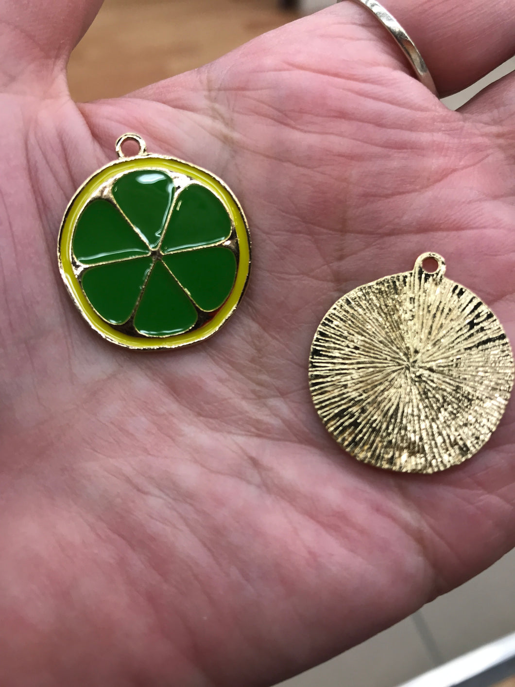 ENAMEL PENDANT LIME SLICE