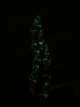 Load image into Gallery viewer, GLOW IN THE DARK TWIST BEAD 16X6MM
