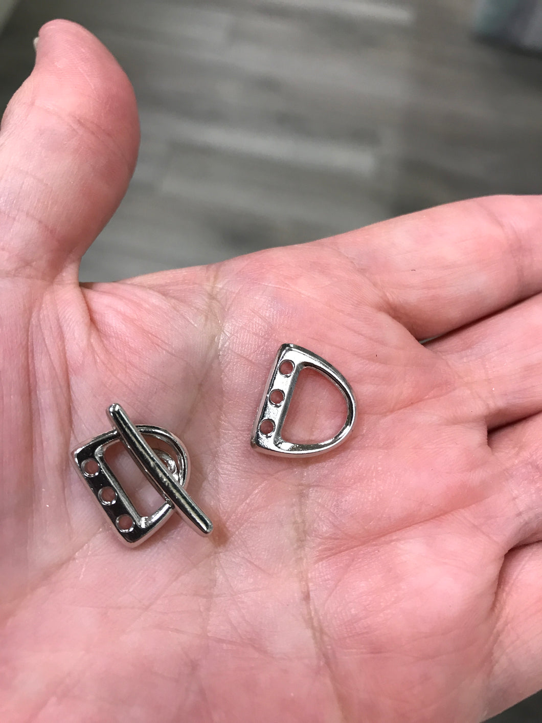 TC D-RING 3-HOLE TOGGLE CLASP