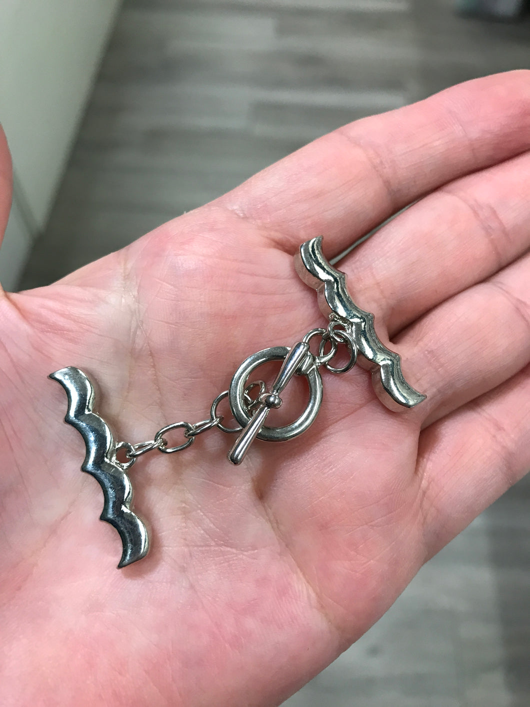 4-HOLE TOGGLE CLASP