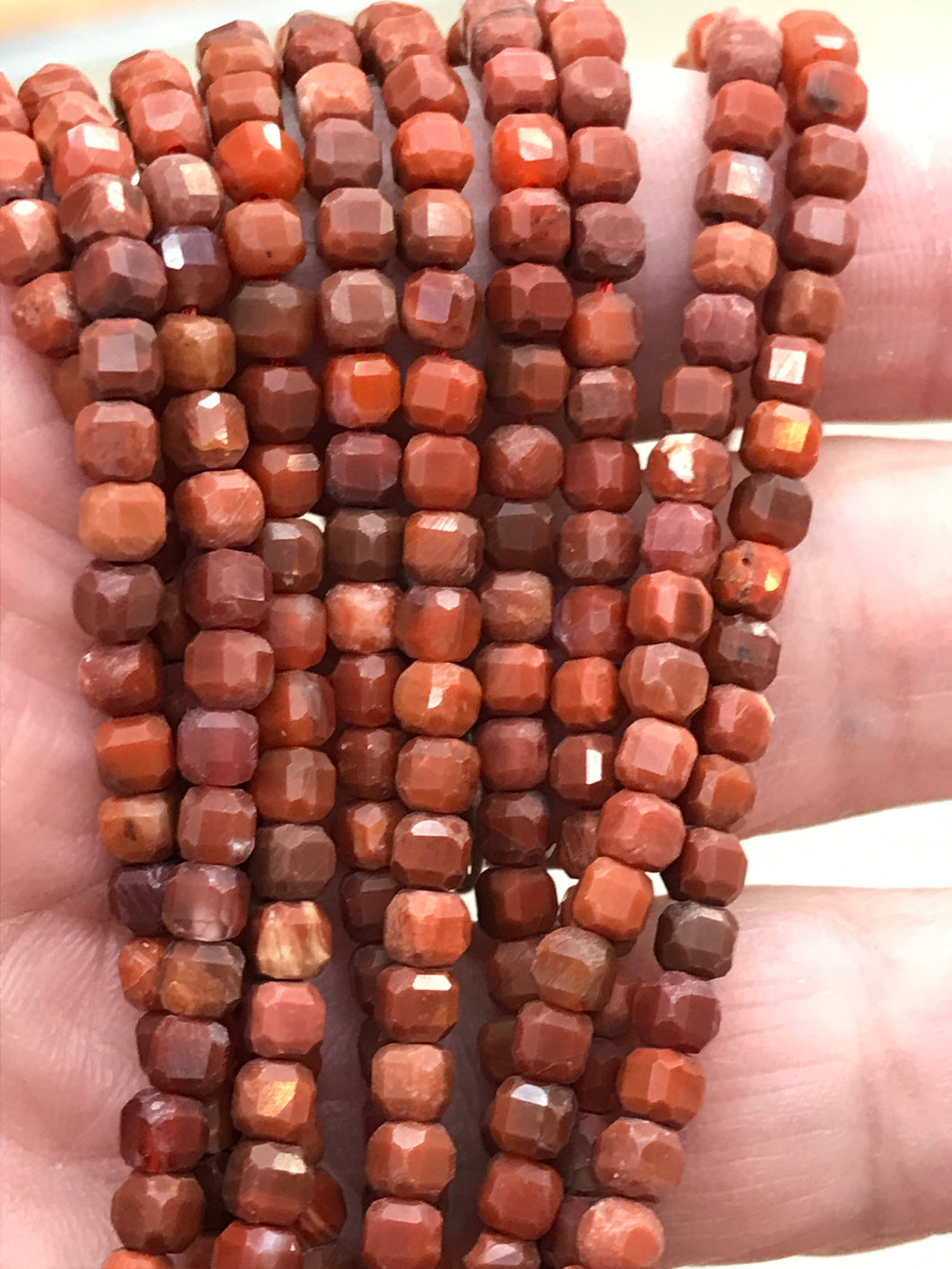 CARNELIAN 3X3MM FACETED CUBE