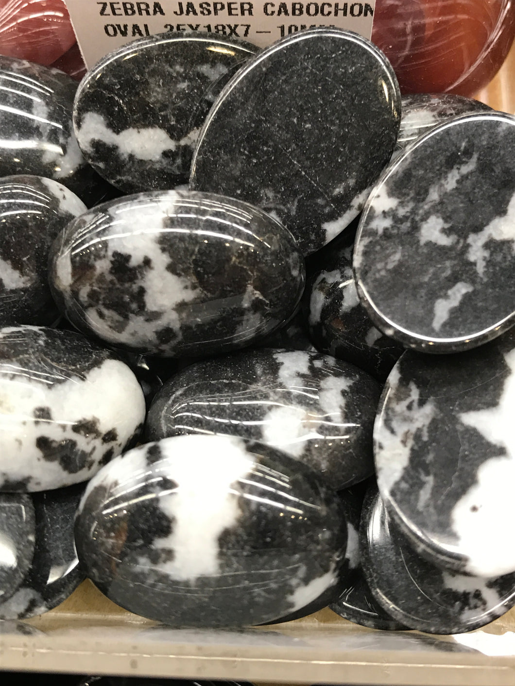 ZEBRA JASPER CABOCHON OVAL 25X18X7-10MM