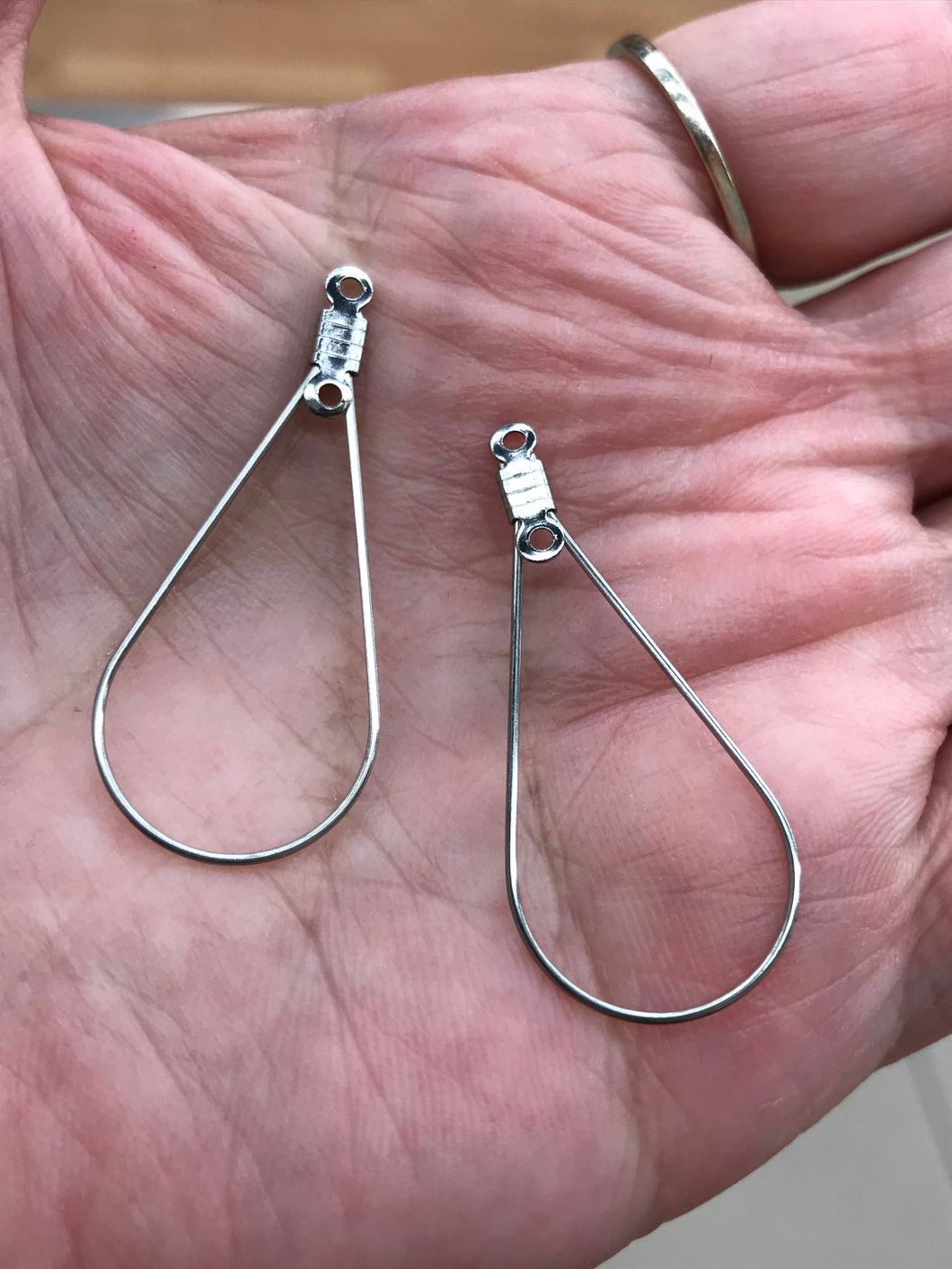 304 STAINLESS HOOP EARRING TEARDROP