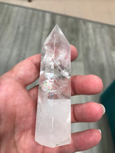 Load image into Gallery viewer, CLEAR QUARTZ POINT
