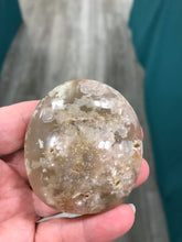 Load image into Gallery viewer, AGATE CORAL FLOWER GALLET/PALM STONE
