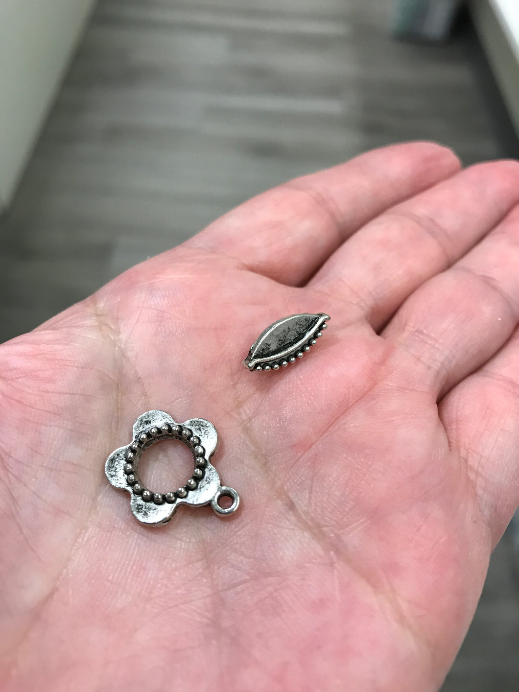 FLOWER TOGGLE CLASP