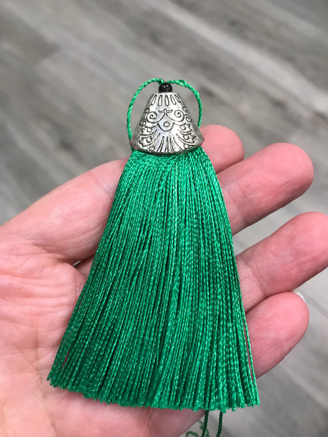 TASSEL PLASTIC FINDING 80X20X11MM GREEN