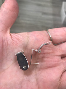 FINGERNAIL POST EARRING