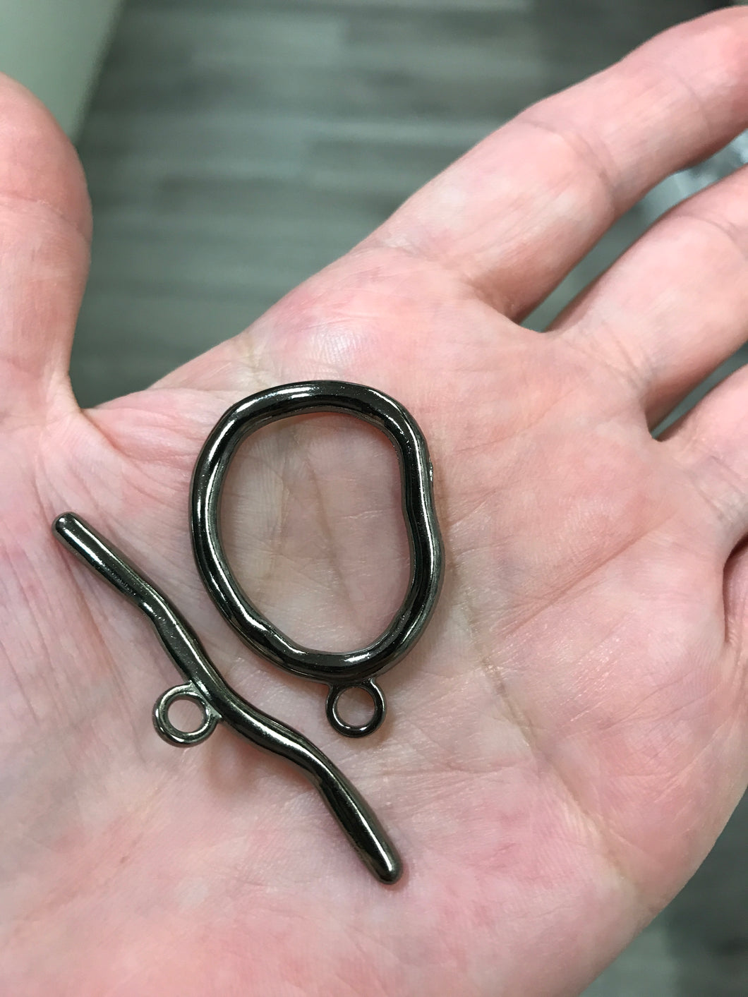 TOGGLE CLASP GUNMETAL