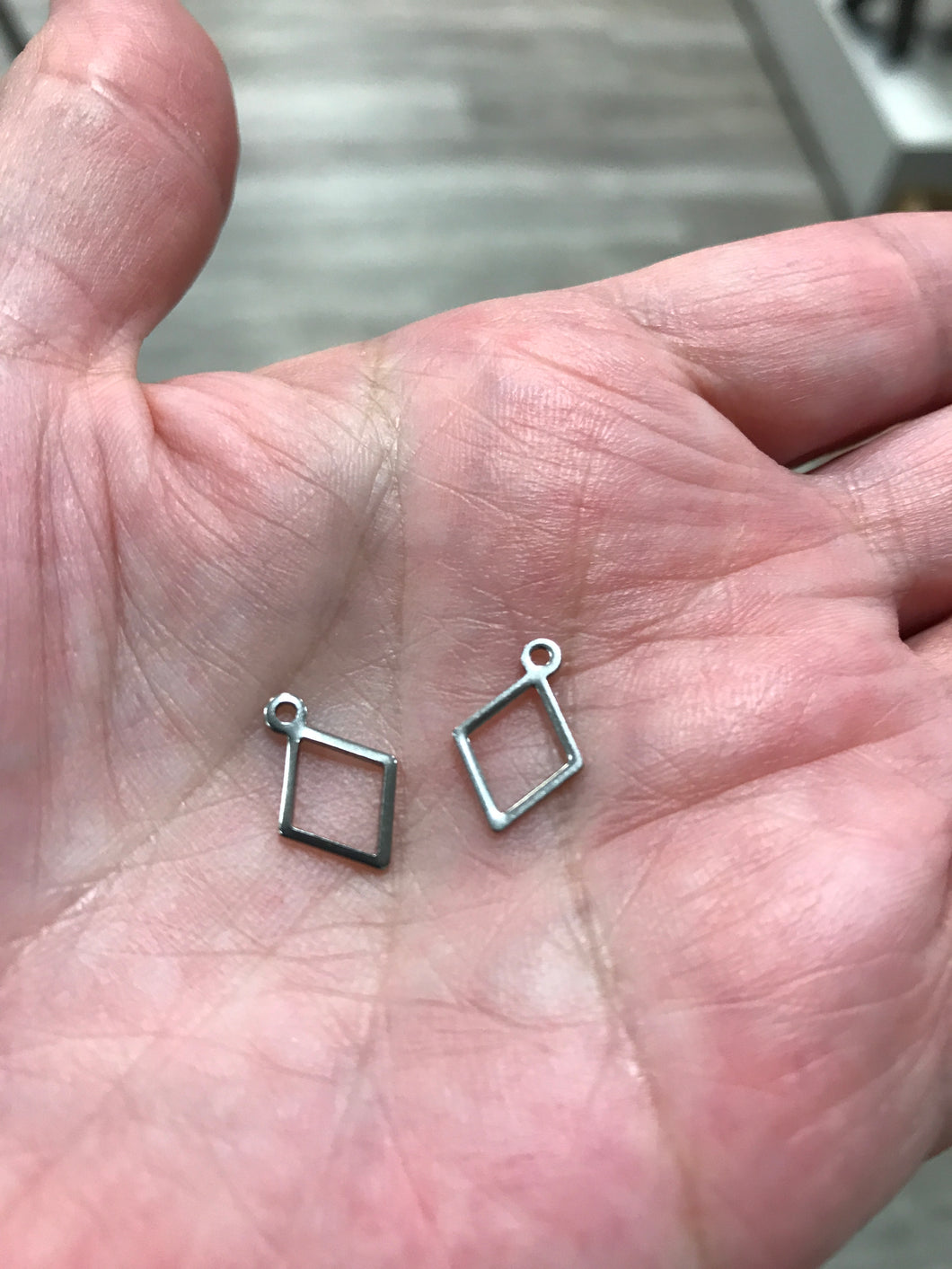 304 STAINLESS RHOMBUS CHARM