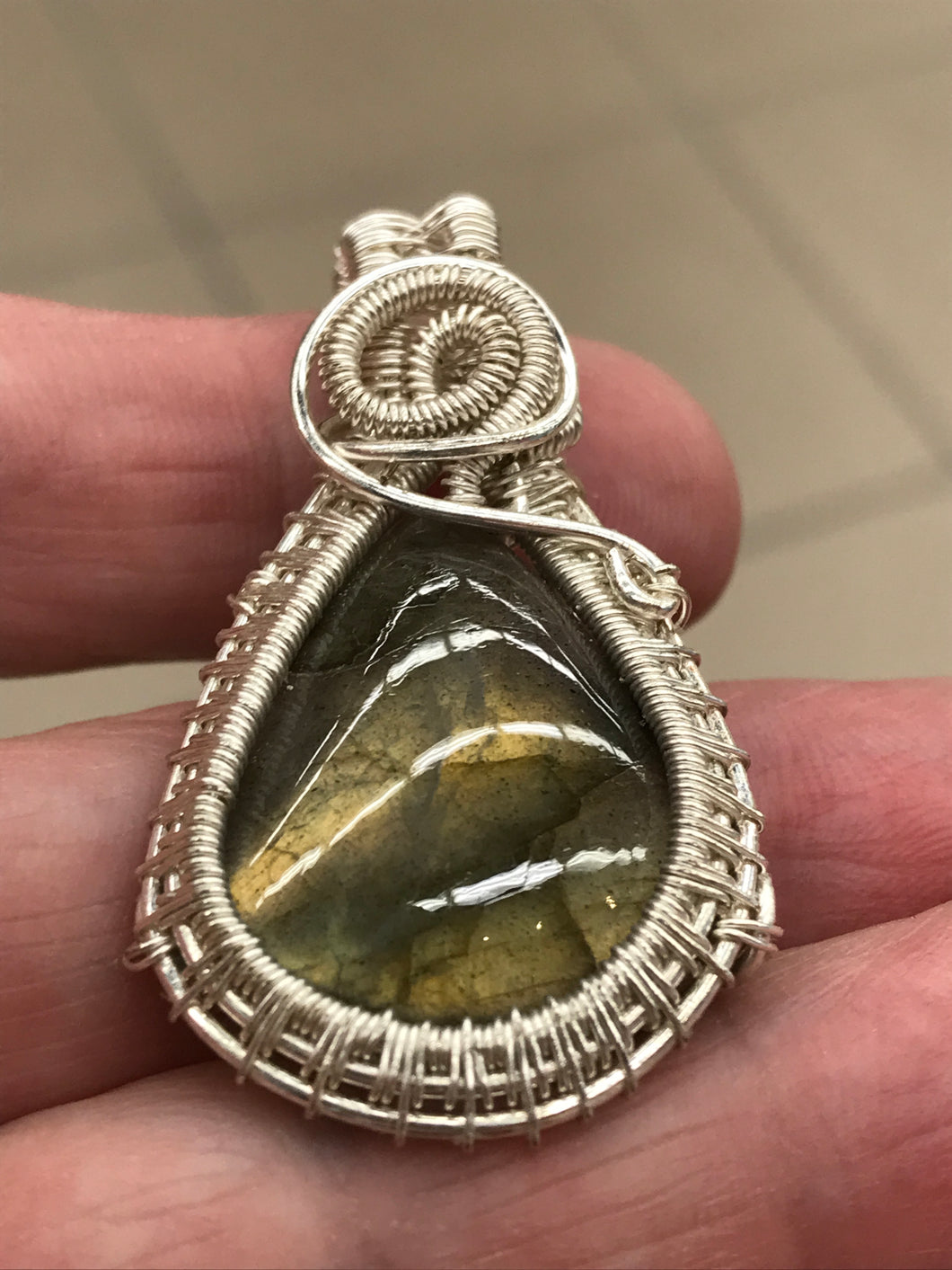 LABRADORITE PENDANT