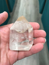 Load image into Gallery viewer, CLEAR QUARTZ POINT
