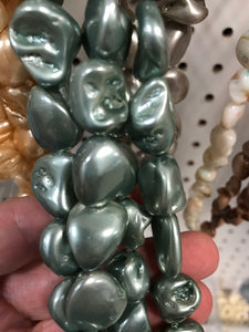 PEARLIZED SHELL PEARL NUGGETS