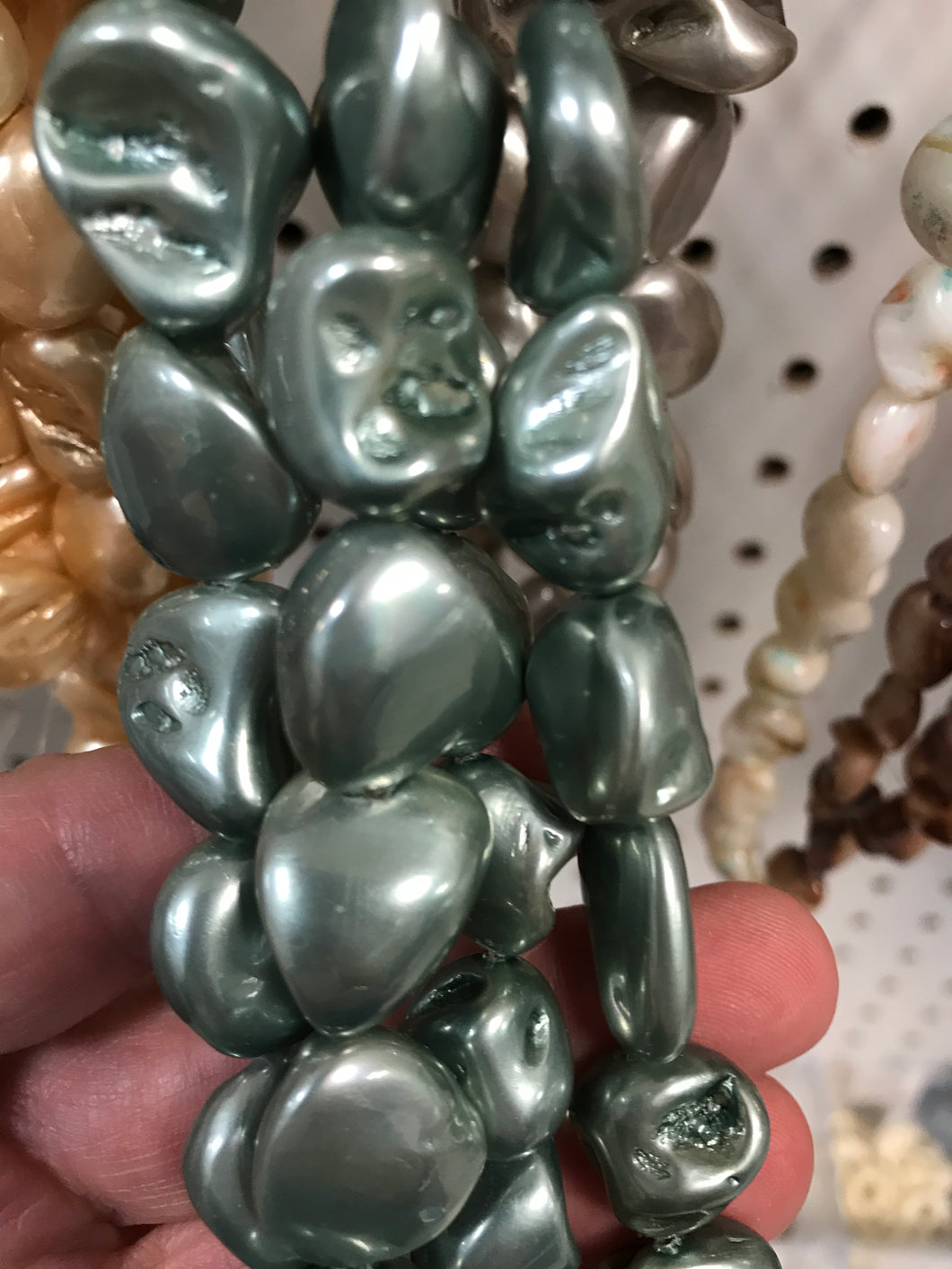 PEARLIZED SHELL PEARL NUGGETS