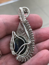 Load image into Gallery viewer, LABRADORITE PENDANT
