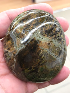 CHRYSOPRASE PALM STONE