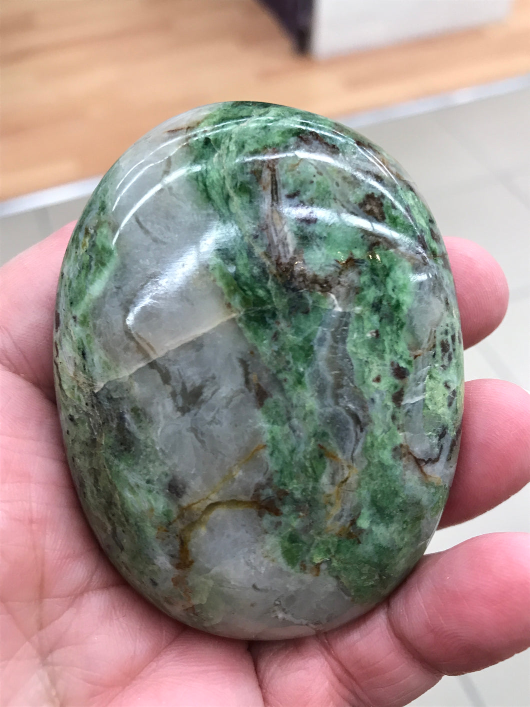 CHRYSOPRASE PALM STONE