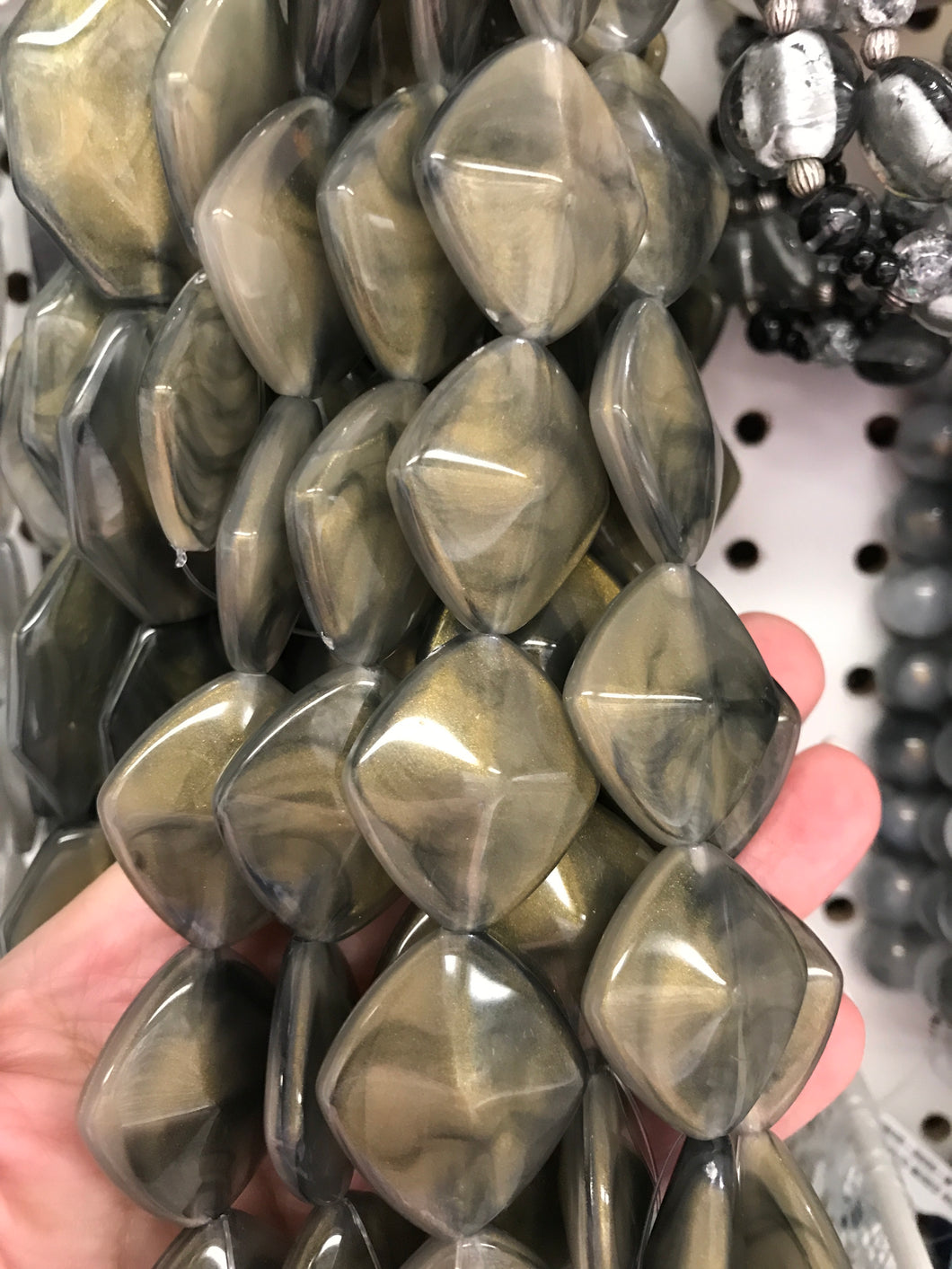 ACRYLIC FACETED RHOMBUS