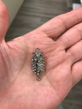 Load image into Gallery viewer, MAGNETIC CLASP OWL
