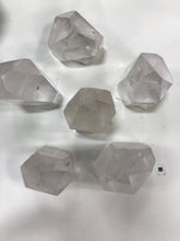 Load image into Gallery viewer, CLEAR QUARTZ POINT
