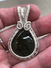 Load image into Gallery viewer, LABRADORITE PENDANT
