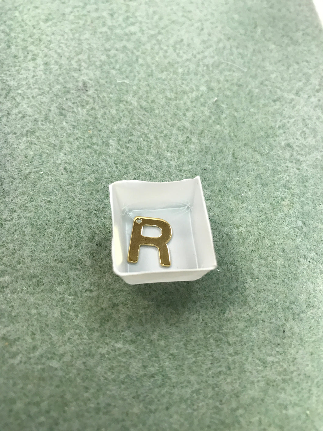 304 STAINLESS CHARM 'R'