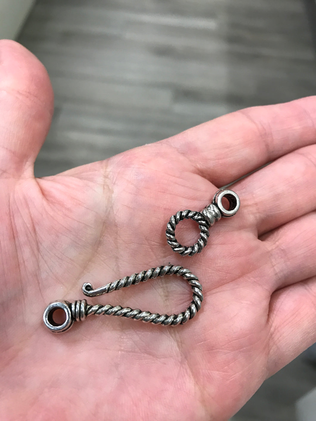 HOOK & EYE CLASP