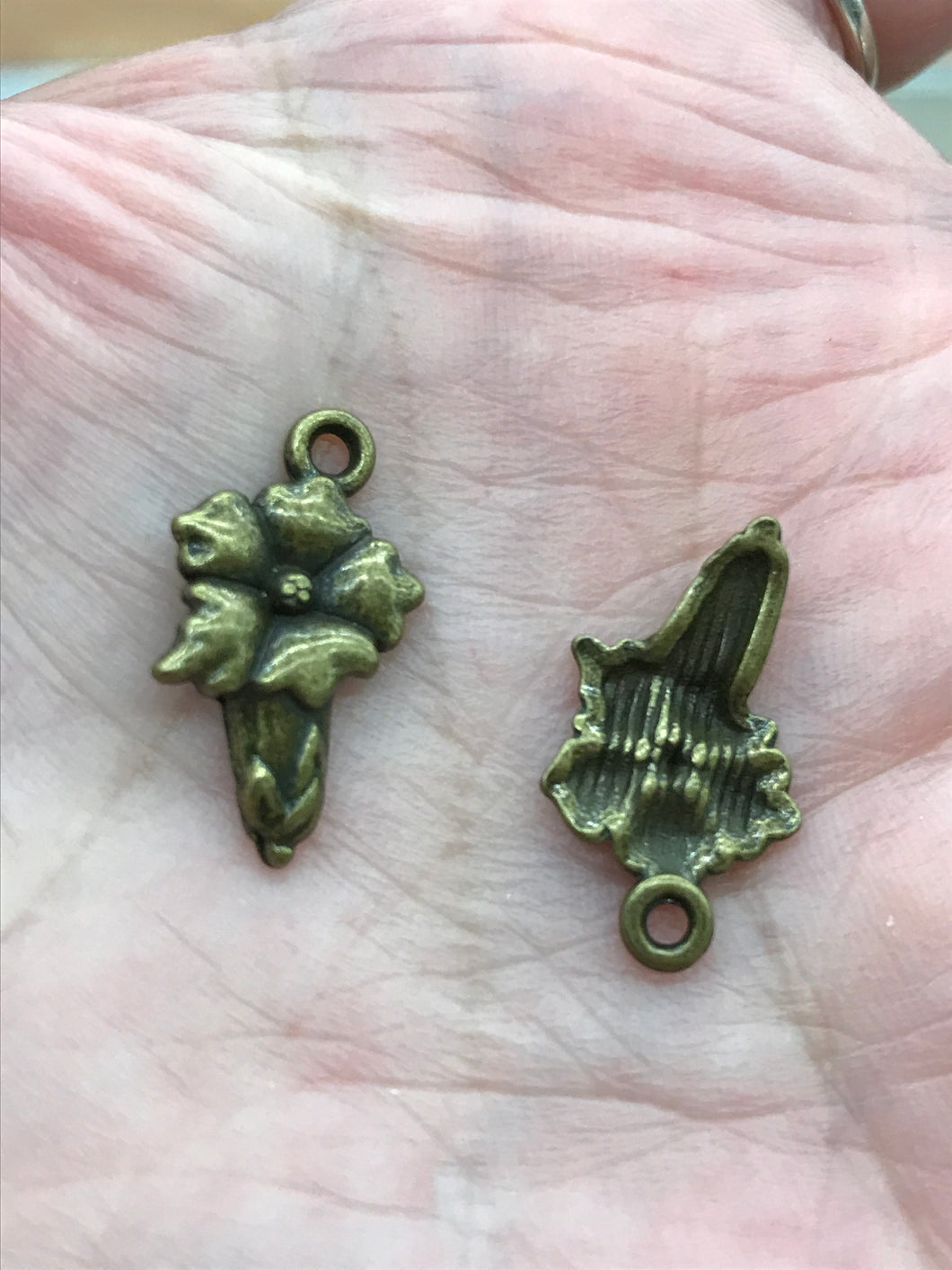 FLOWER POSEY CHARM 20X20MM