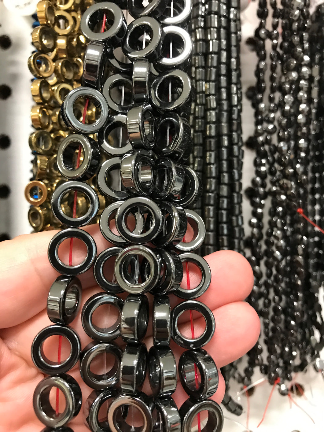 SYN. HEMATITE DONUT