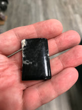 Load image into Gallery viewer, DRAGON VEINS AGATE DRILLED STONE
