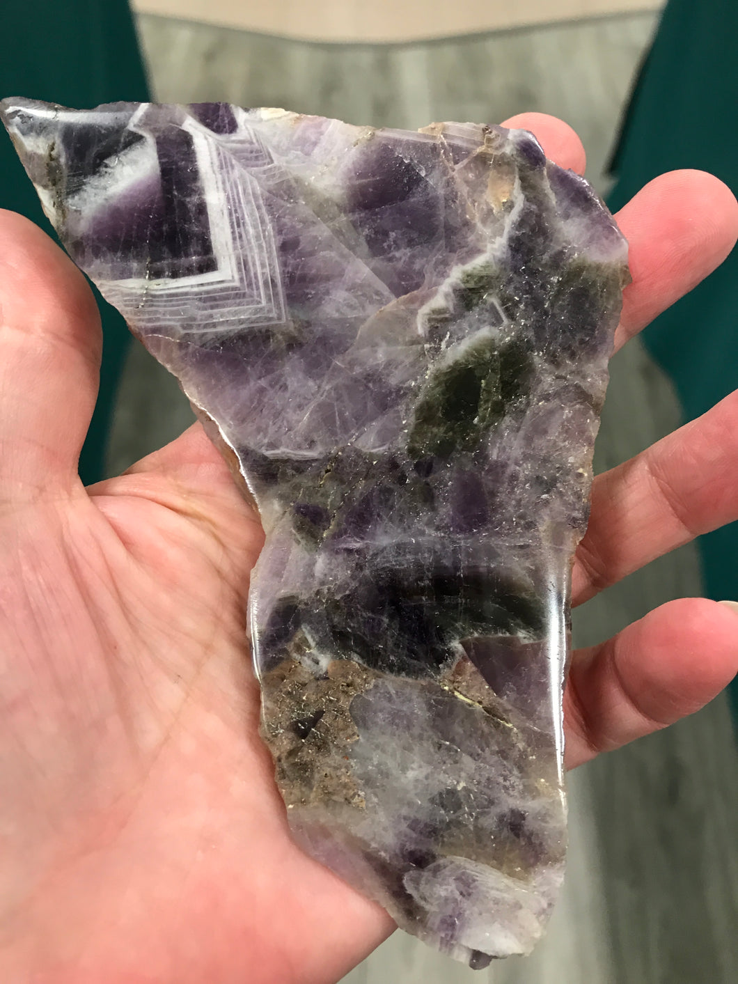 AMETHYST CHEVRON SLICE