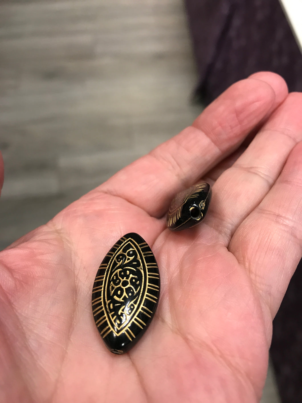 ACRYLIC BEAD ETCHED