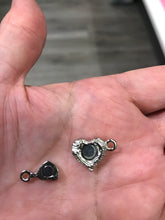 Load image into Gallery viewer, MAGNETIC CLASP HEART
