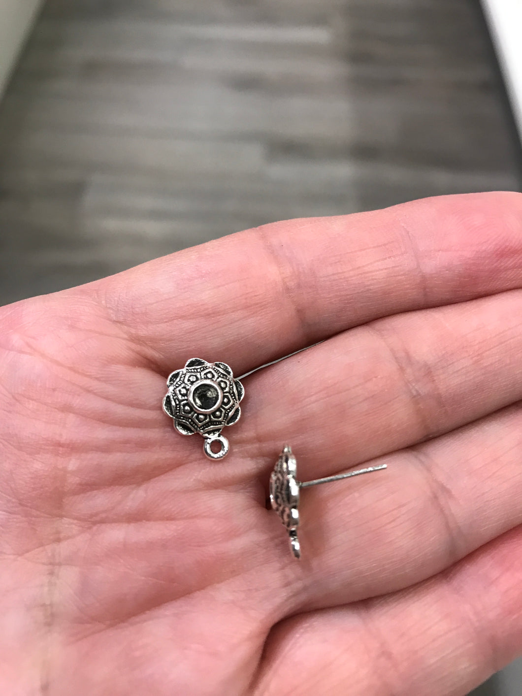 FLOWER EAR STUD /W LOOP