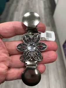 SWEATER CLIP FLOWER