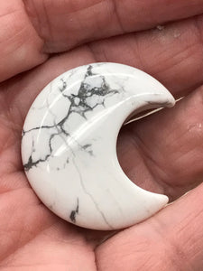 HOWLITE MOON