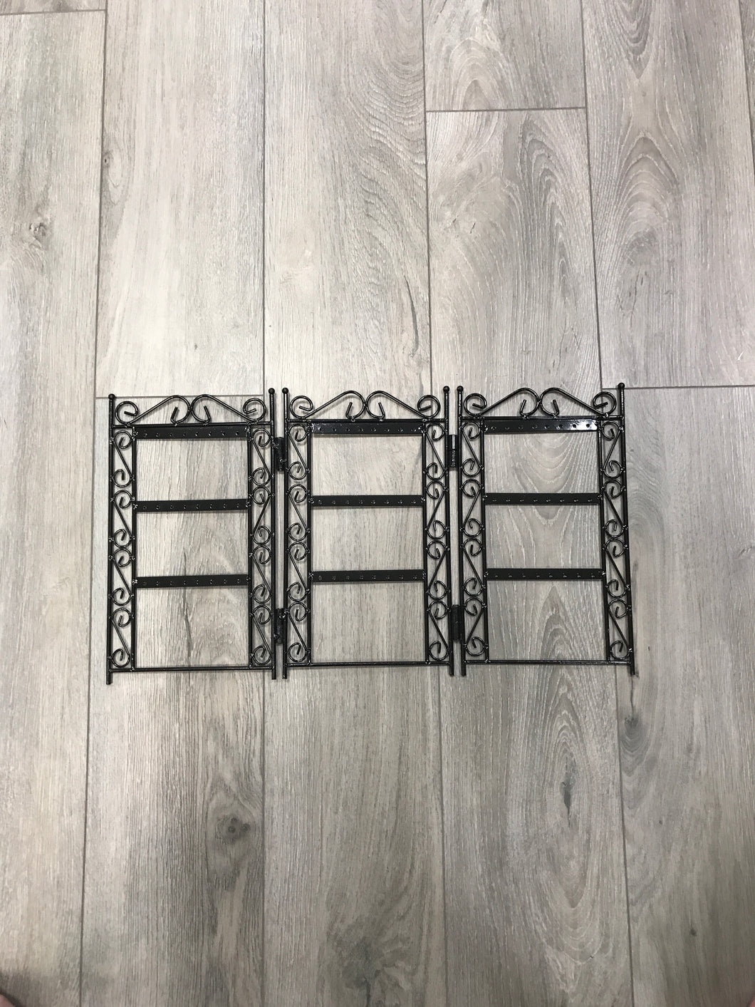 DISPLAY EARRING FOLDING SCREEN