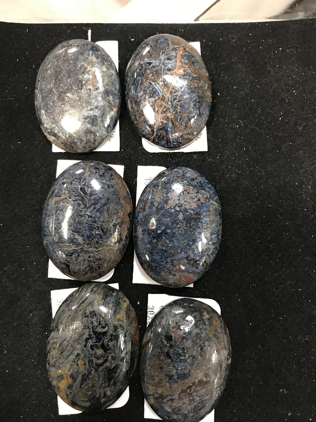 CABOCHON PIETERSITE