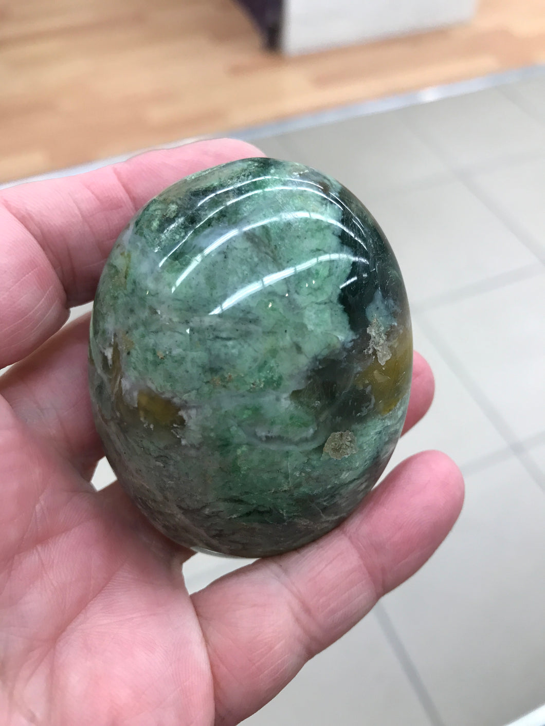 CHRYSOPRASE PALM STONE