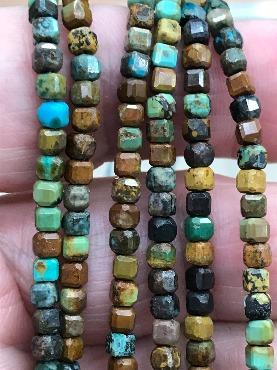 HUBEI TURQUOISE FACETED CUBE 3X3X3MM