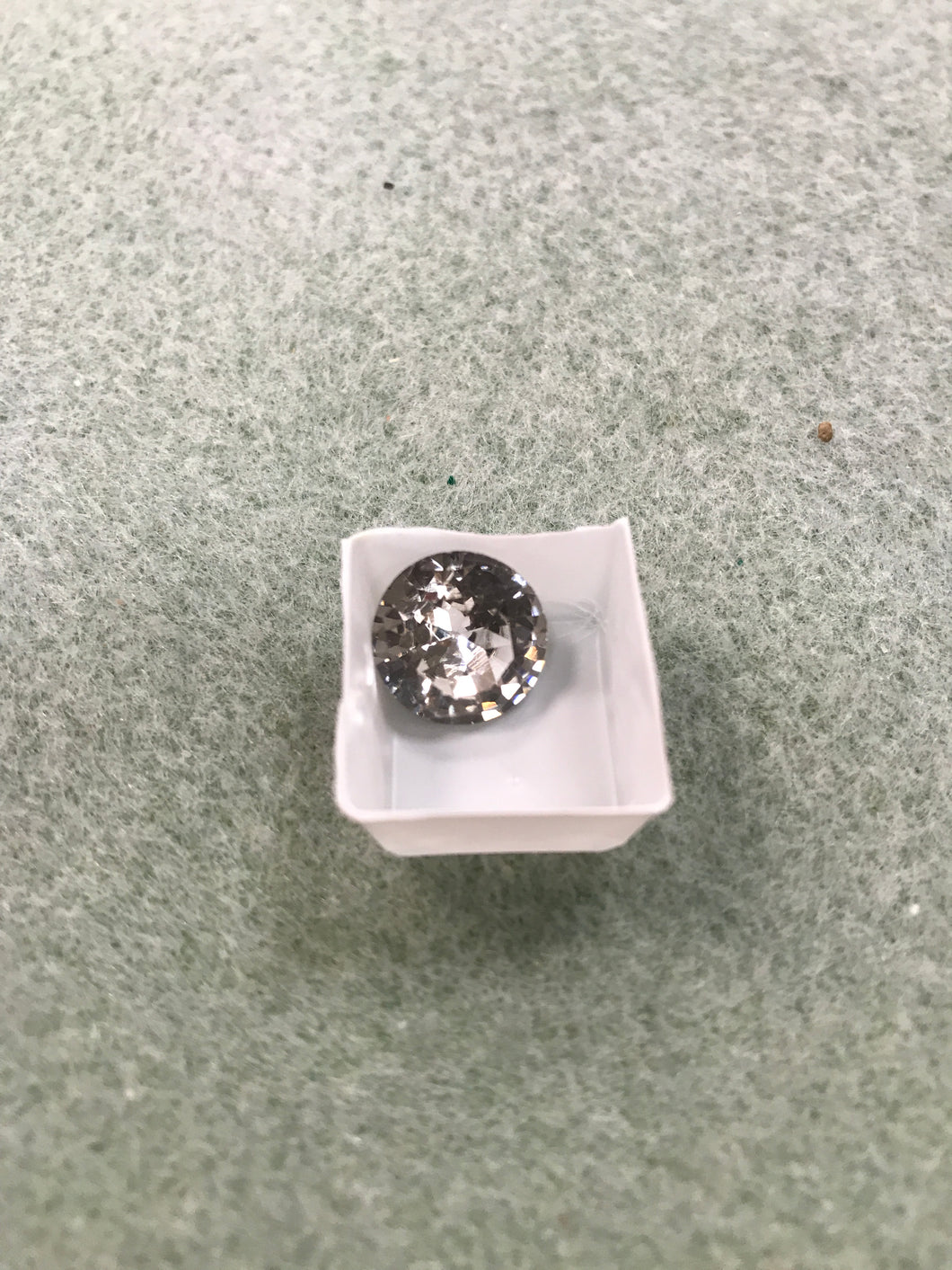 POINTED BACK RHINESTONE