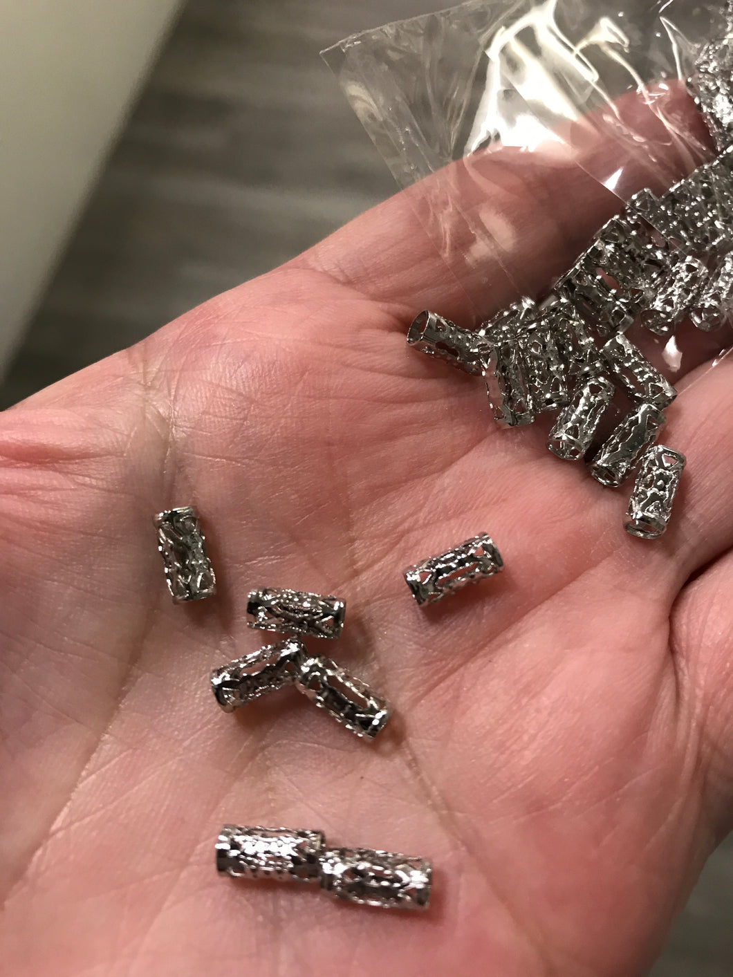 HOLLOW TUBE BEAD